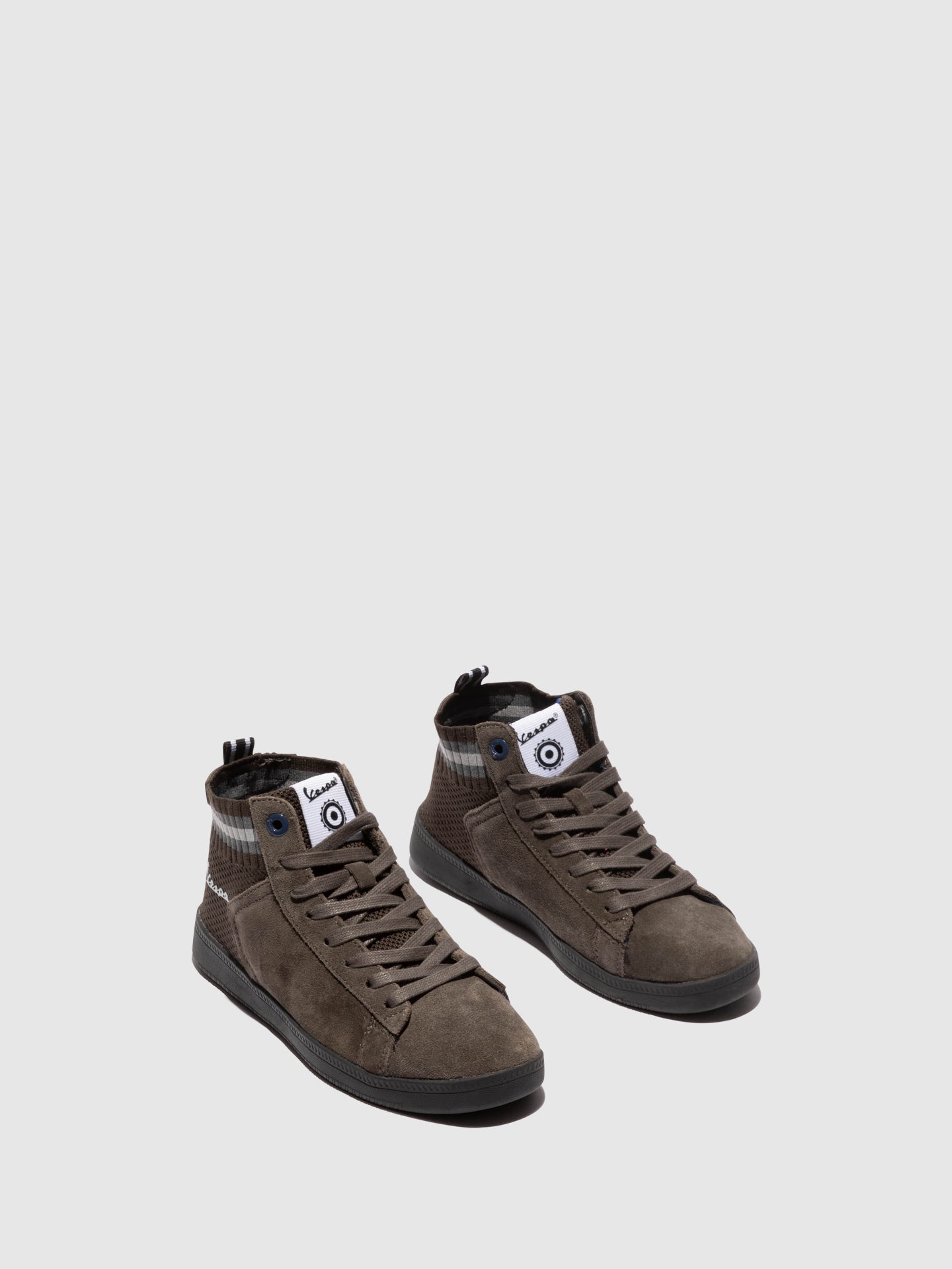 Vespa Botins com Atacadores em Cinza